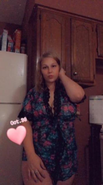 QUEEN, 24  female escort, Cincinnati