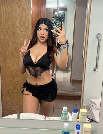 Vivian, 26  female escort, Cincinnati