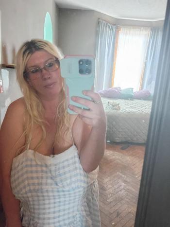 Mandy, 41  female escort, Cincinnati
