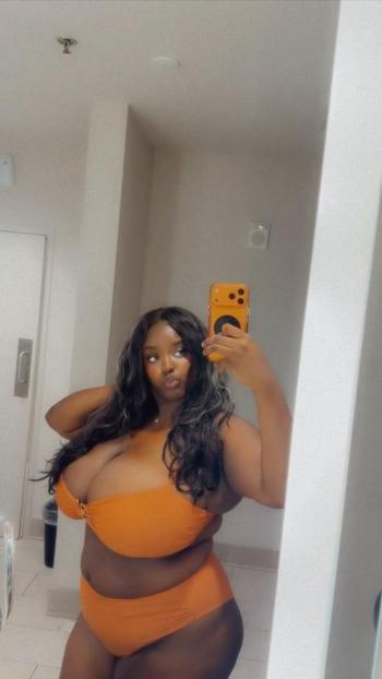 Yasmine , 27  female escort, Cincinnati